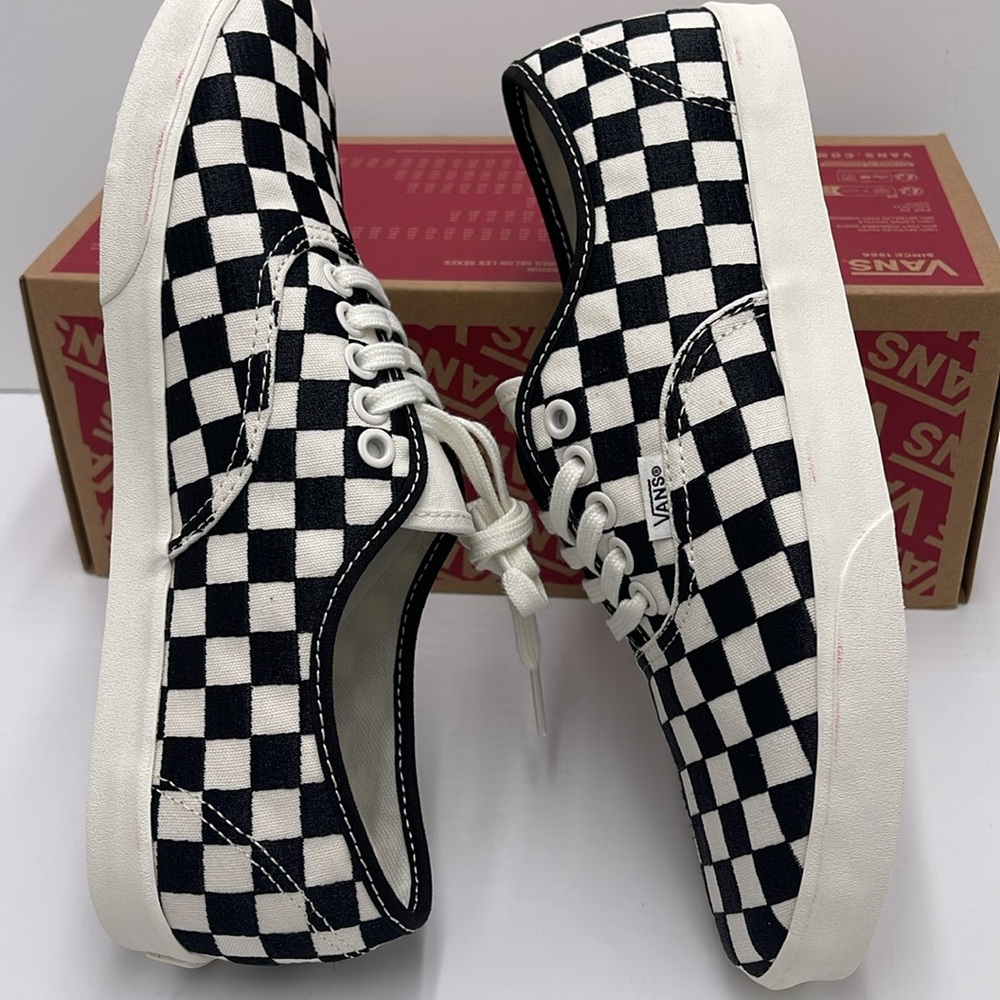 Vans WMNS Authentic Lowpro Embroidered Check Black/M
VN000D041 KP
Sneakersrs - Picture 11 of 16